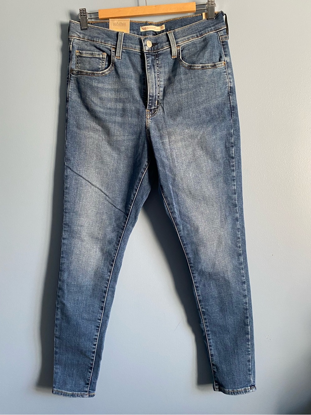 NWT Levi's 720 High Rise Super Skinny - Medium Blue Jeans